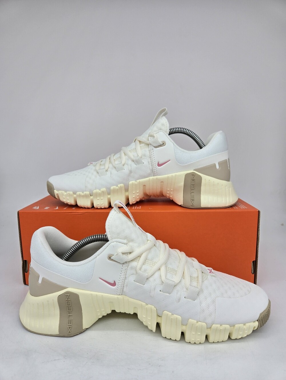 Nike Women's Free Metcon 5 Sail Sanddrift Workout Shoes Size 8 - Picture 4 of 8
